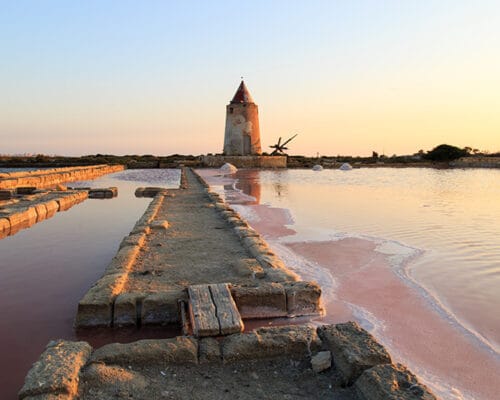 Antiche saline in disuso sull'Isola Lunga (Marsala).
