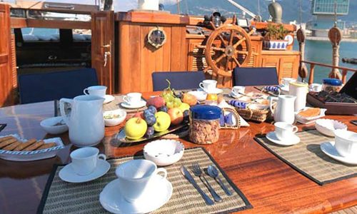 11 - breakfast on board
