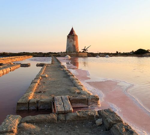 Antiche saline in disuso sull'Isola Lunga (Marsala).